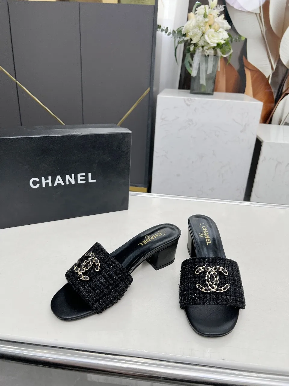 👟👟Ex-factory price 380👟👟 Genuine leather sole +30 chanel Chanel 2024 new slippers🔥🔥 Official website counter, fabric sheepskin, lining sheepskin, foot pad goatskin, 3 colors optional, size 35-42, genuine leather sole +30